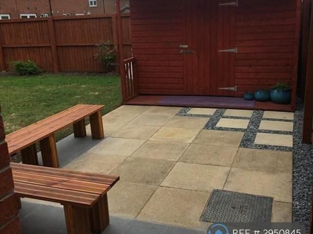 5 bedroom detached house to rent