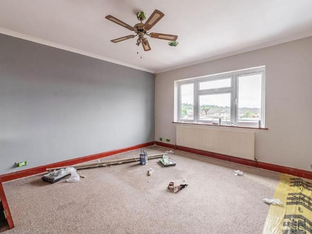 5 bedroom detached house to rent