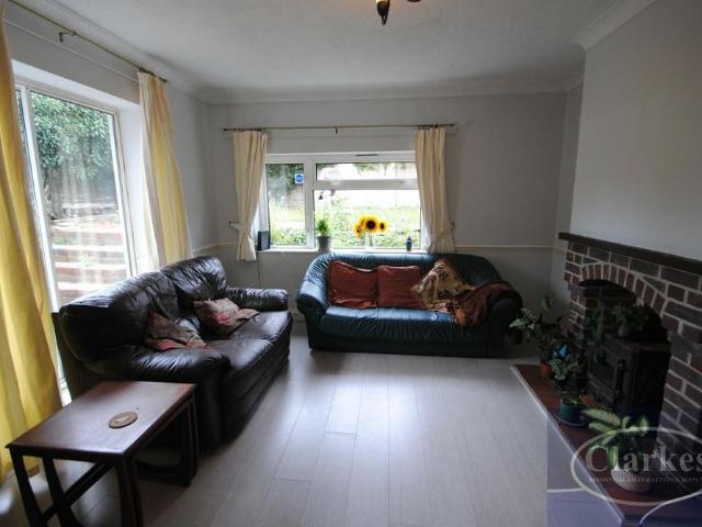 5 bedroom detached house to rent