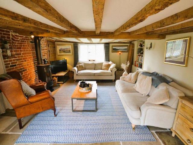 5 bedroom detached house to rent
