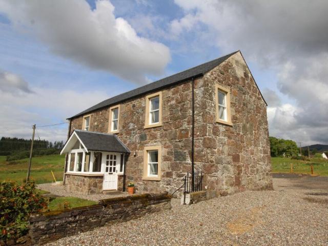 5 bedroom detached house to rent