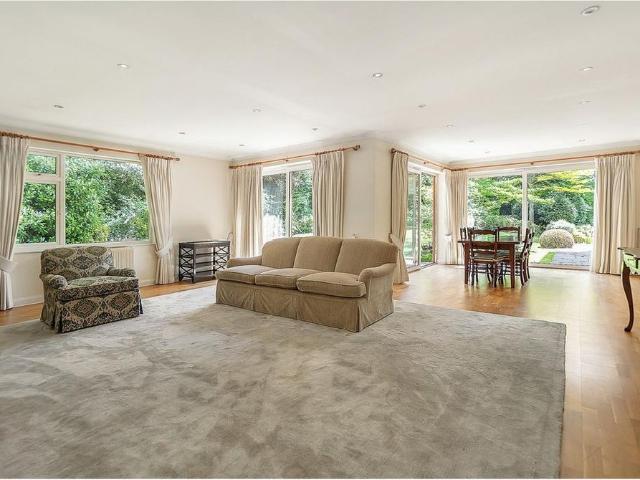 5 bedroom detached house to rent