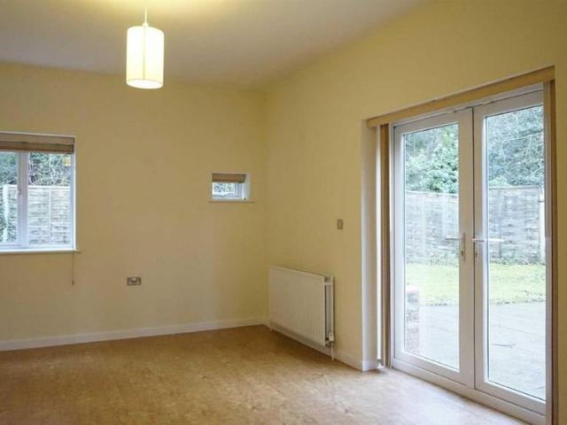 5 bedroom detached house to rent