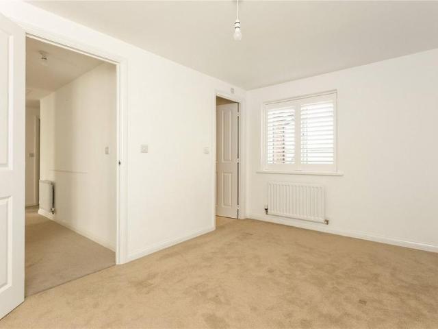 5 bedroom detached house to rent