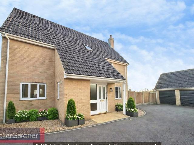 5 bedroom detached house to rent
