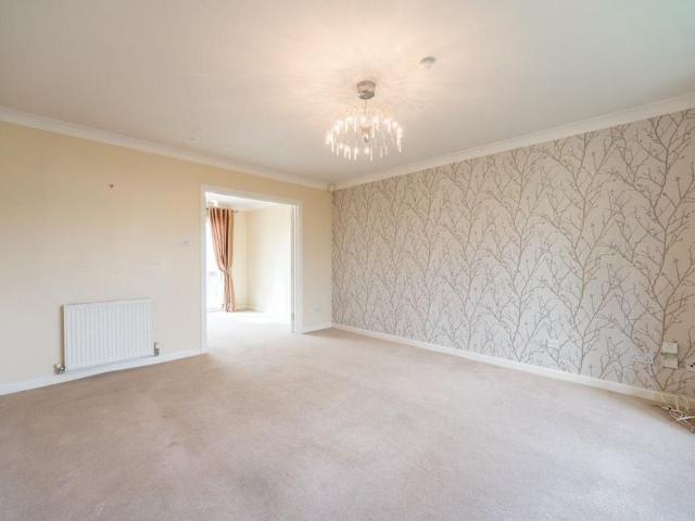 5 bedroom detached house to rent