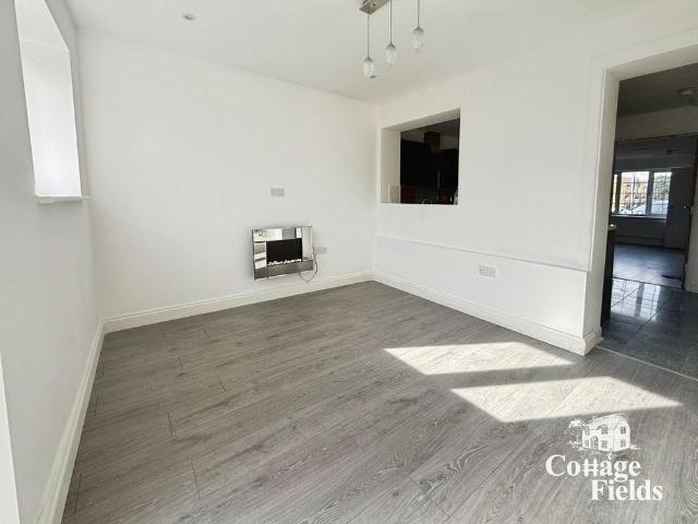 5 bedroom detached house to rent