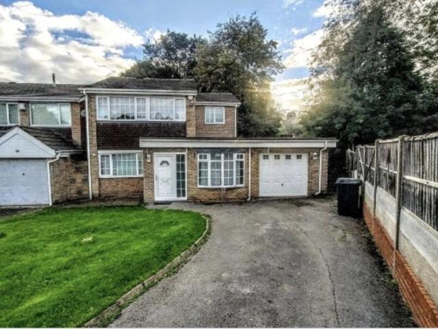 5 bedroom detached house to rent