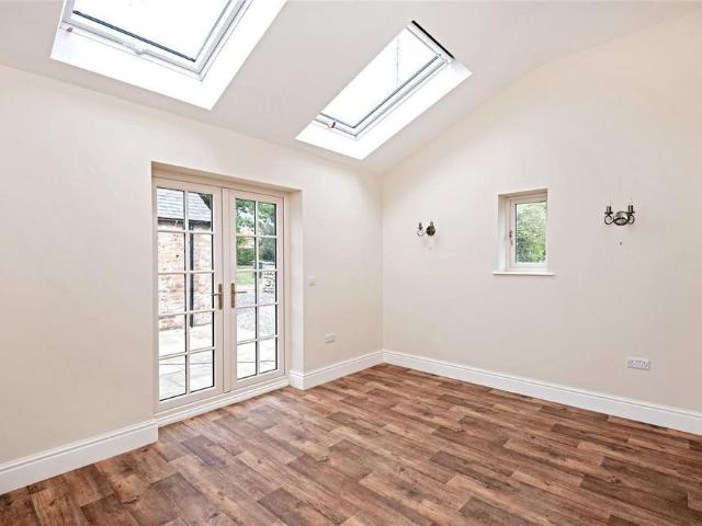 5 bedroom detached house to rent