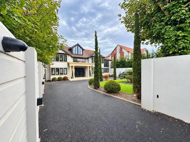 5 bedroom detached house to rent