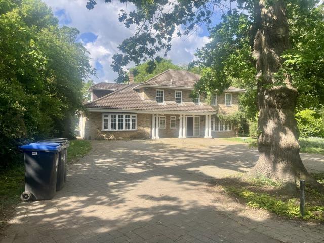 5 bedroom detached house to rent