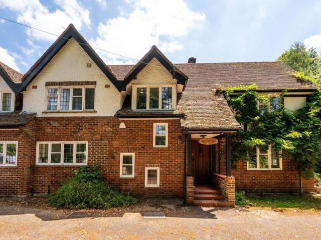 5 bedroom detached house to rent