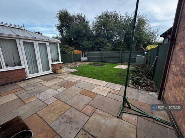 5 bedroom detached house to rent