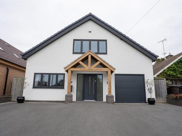 5 bedroom detached house to rent