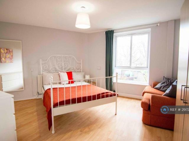 5 bedroom detached house to rent