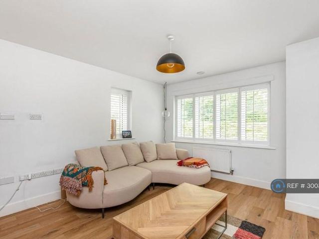 5 bedroom detached house to rent