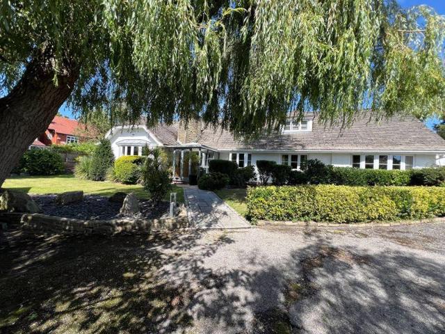 5 bedroom detached house to rent