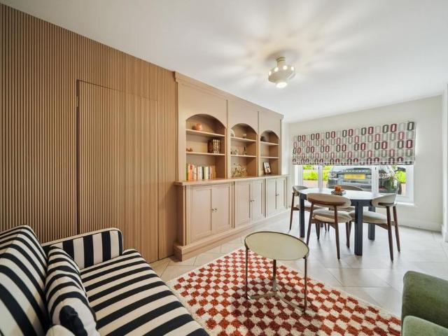 5 bedroom detached house to rent