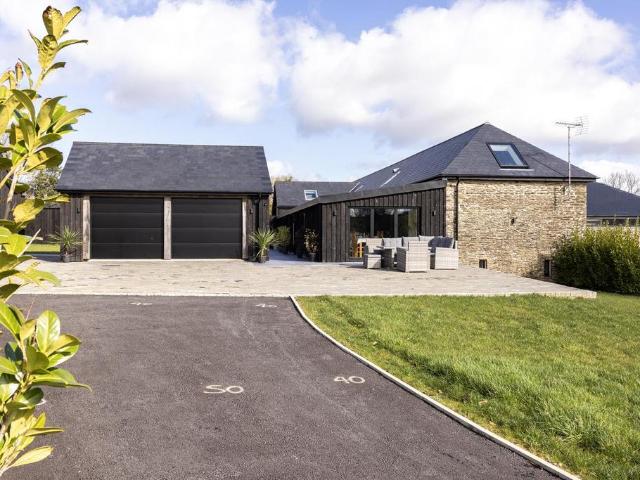 5 bedroom detached house to rent