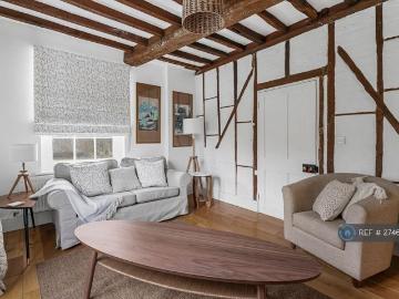 5 bedroom detached house to rent