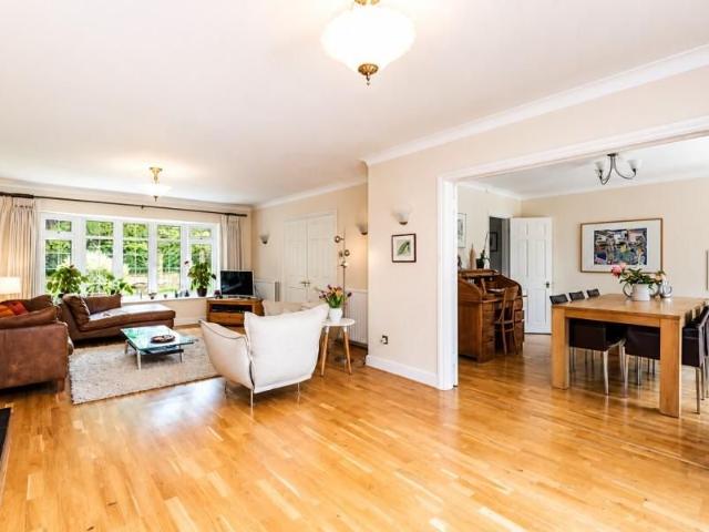 5 bedroom detached house to rent
