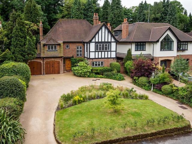 5 bedroom detached house to rent