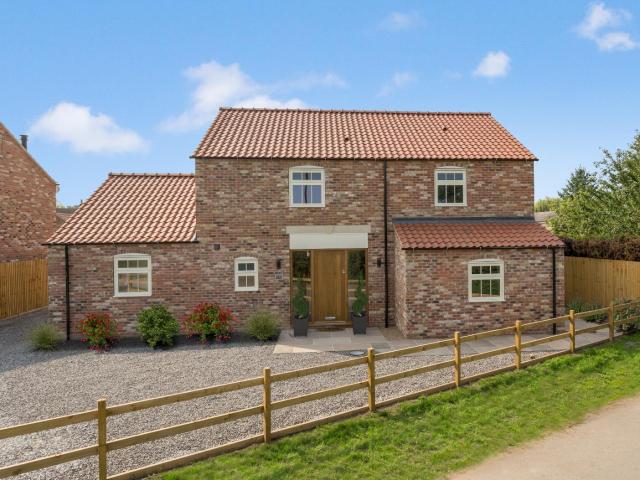 5 bedroom detached house to rent