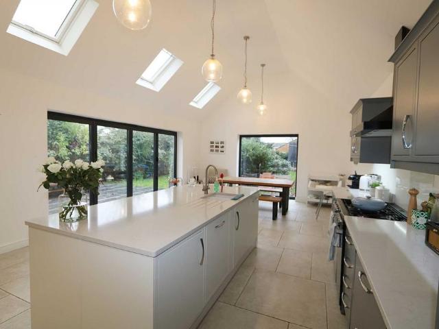 5 bedroom detached house to rent