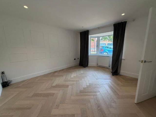 5 bedroom detached house to rent