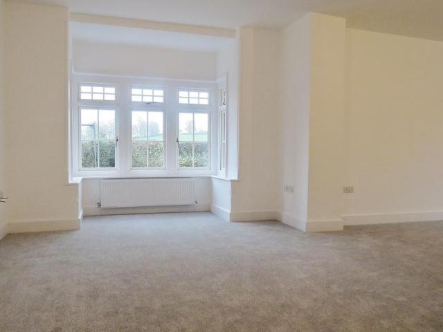 5 bedroom detached house to rent