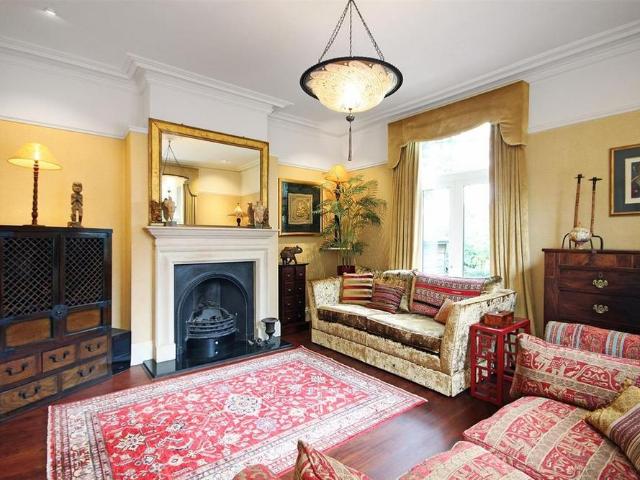 5 bedroom detached house to rent