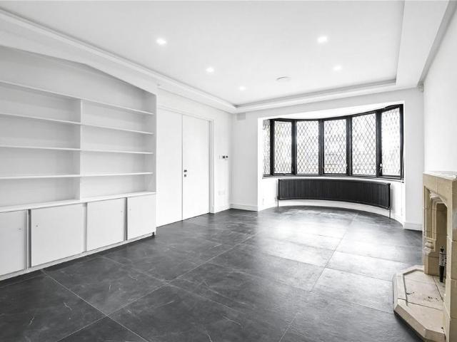 5 bedroom detached house to rent