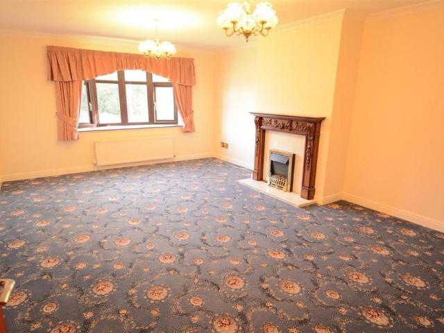 5 bedroom detached house to rent