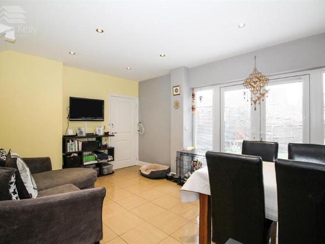 5 bedroom detached house to rent