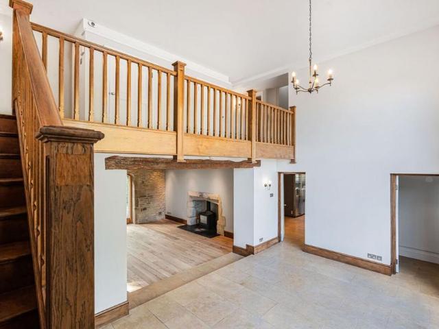 5 bedroom detached house to rent