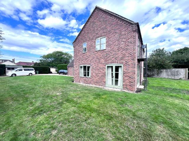 5 bedroom detached house to rent