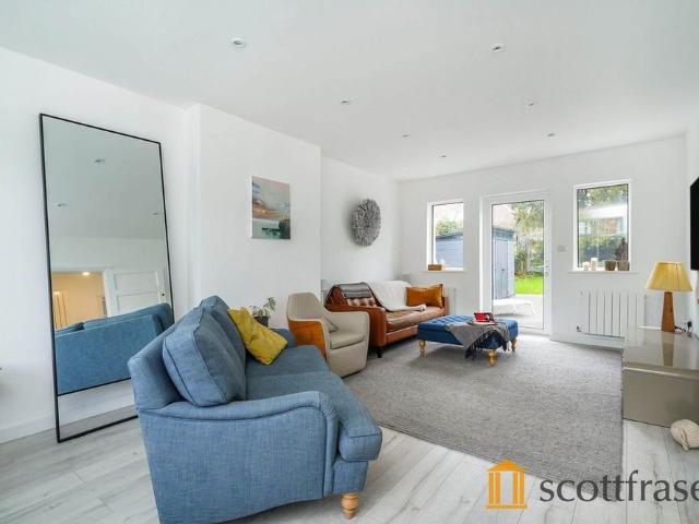 5 bedroom detached house to rent