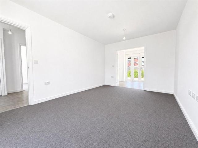 5 bedroom detached house to rent