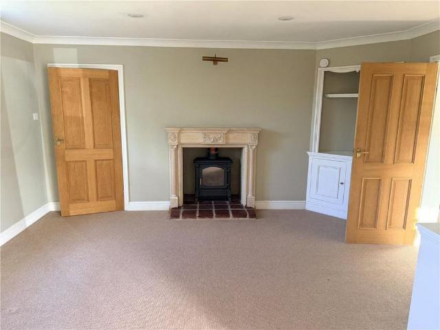 5 bedroom detached house to rent