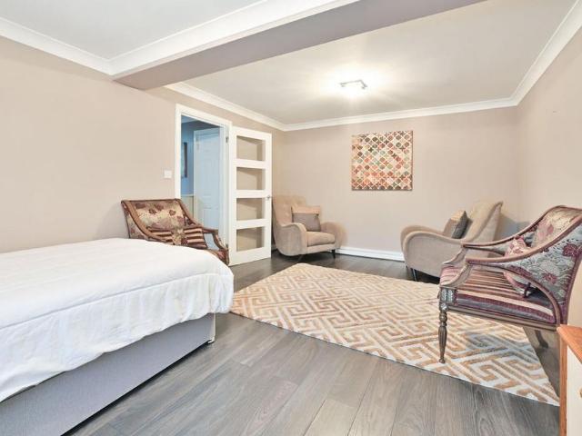 5 bedroom detached house to rent