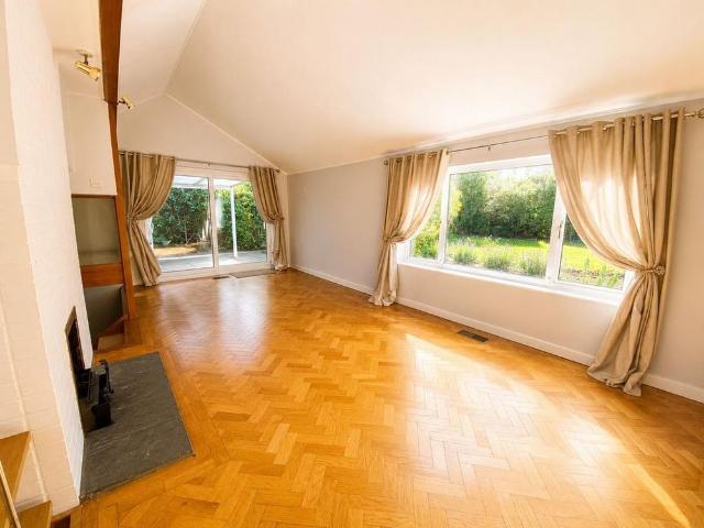 5 bedroom detached house to rent