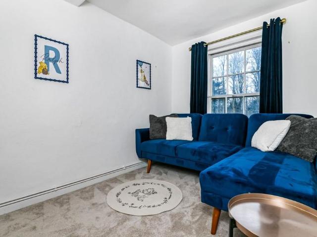 5 bedroom detached house to rent