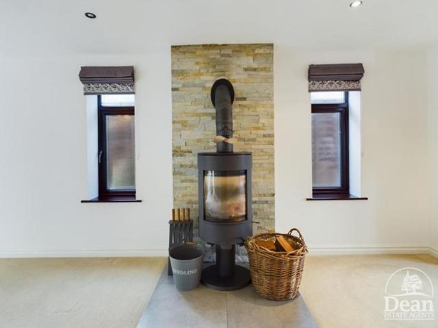5 bedroom detached house to rent