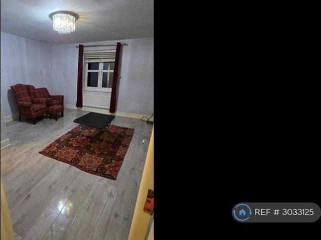 5 bedroom detached house to rent