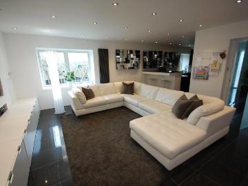 5 bedroom detached house to rent