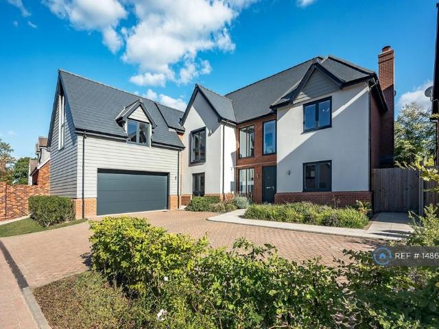 5 bedroom detached house to rent