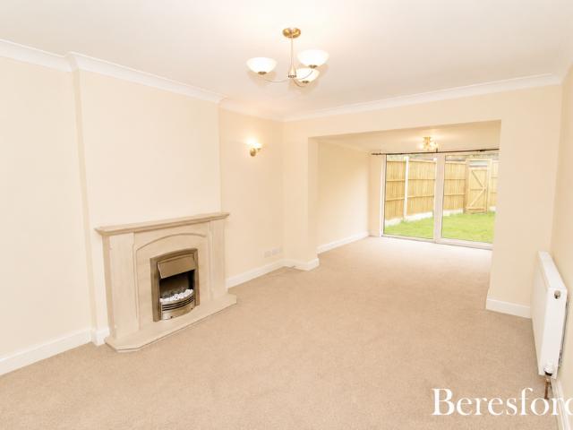 5 bedroom detached house to rent