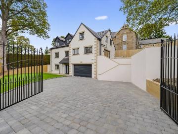 5 bedroom detached house to rent