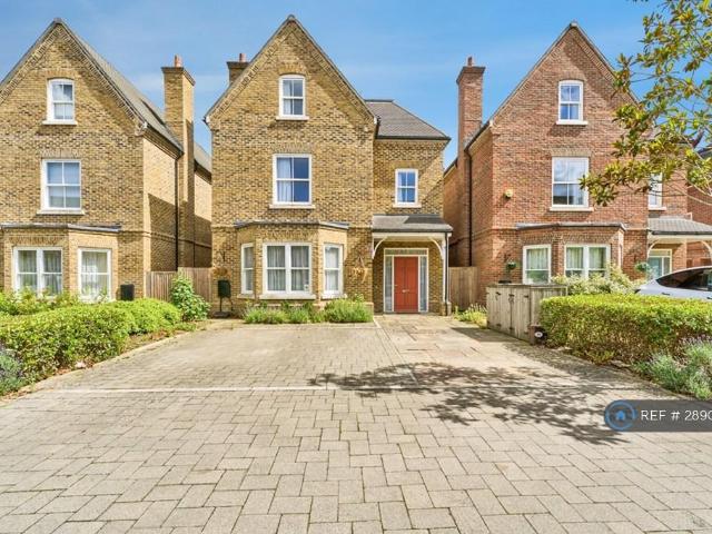 5 bedroom detached house to rent