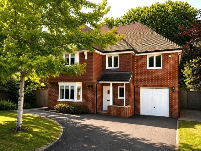 5 bedroom detached house to rent